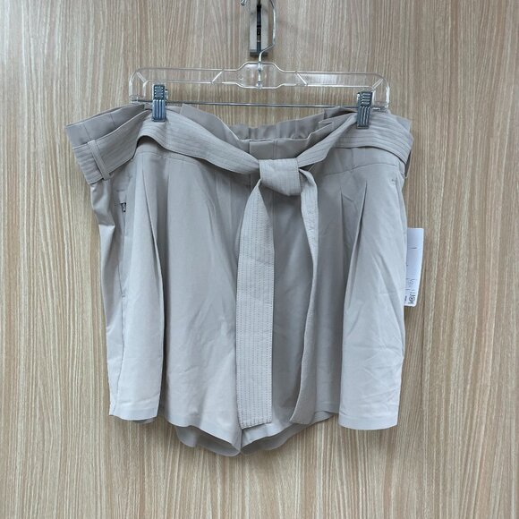NWT Athleta Skyline Short II Khaki Size 20 - Picture 1 of 8